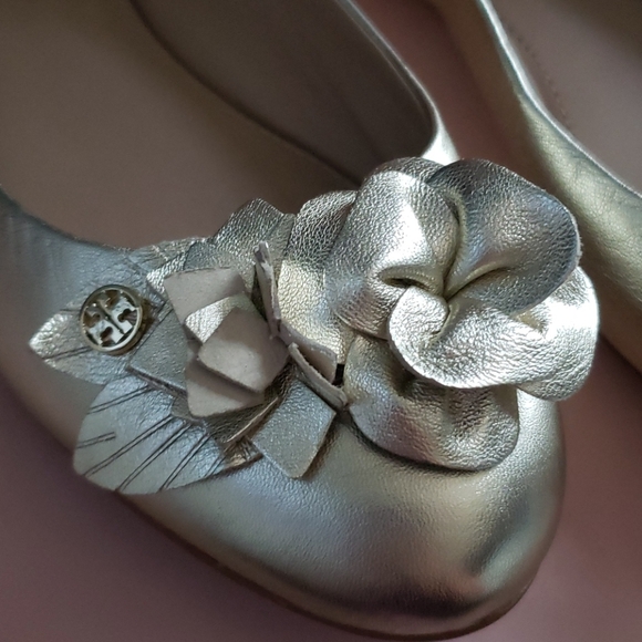 Tory Burch gold flats (9) - Picture 3 of 8